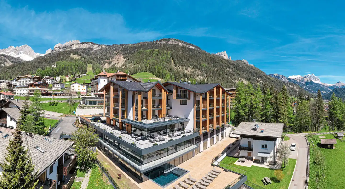 Ciampedie Luxury Alpine Spa Hotel Aussenansicht