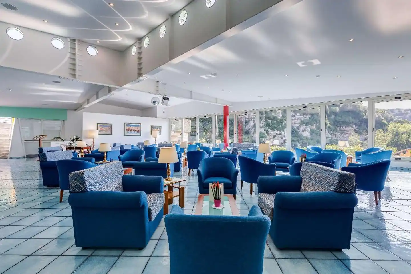 Best Western La Solara Lobby