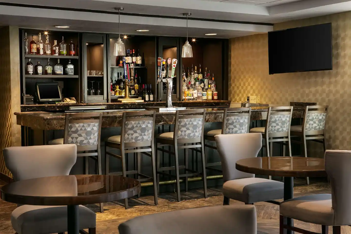 DoubleTree by Hilton Dallas Market Center Bar