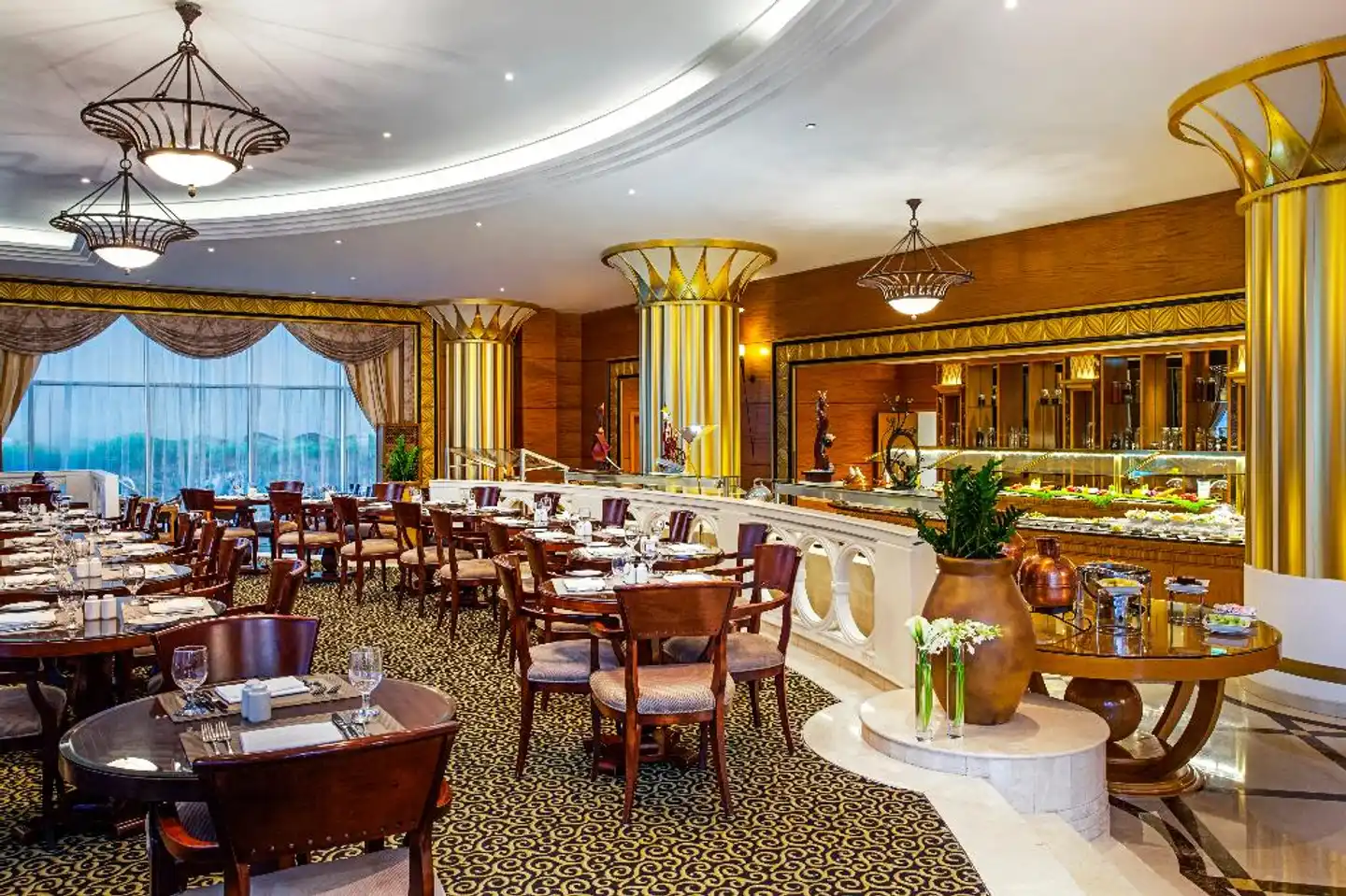 Corniche Hotel Abu Dhabi Restaurant