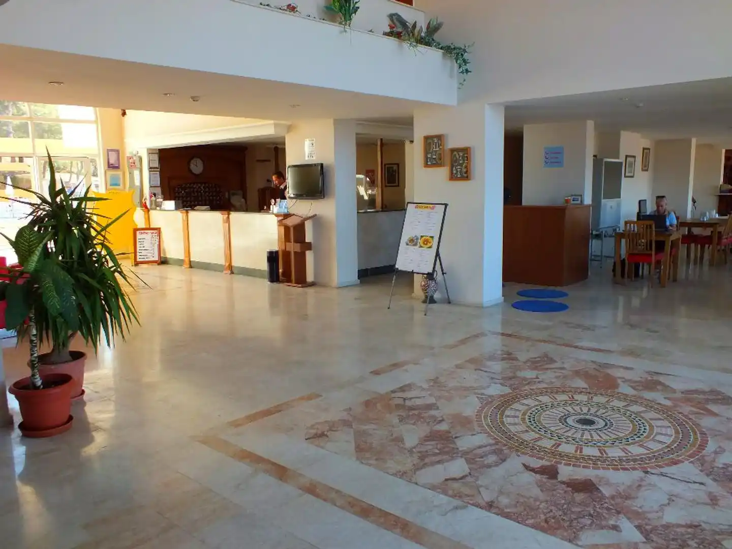 Tuntas Family Suites Kusadasi Lobby