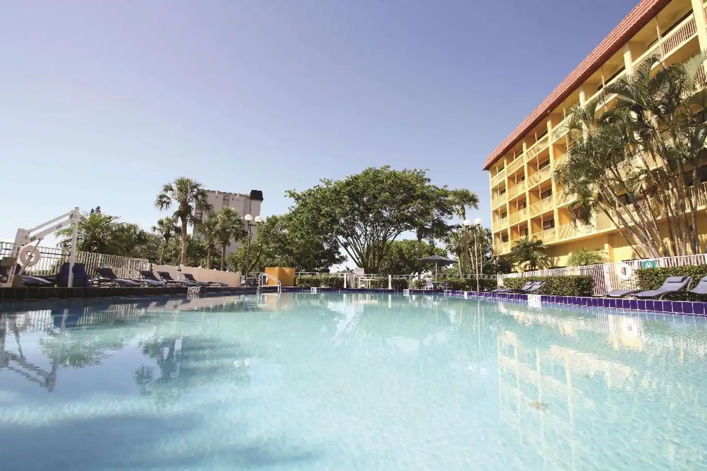 La Quinta Inn & Suites Coral Springs University Dr Pool