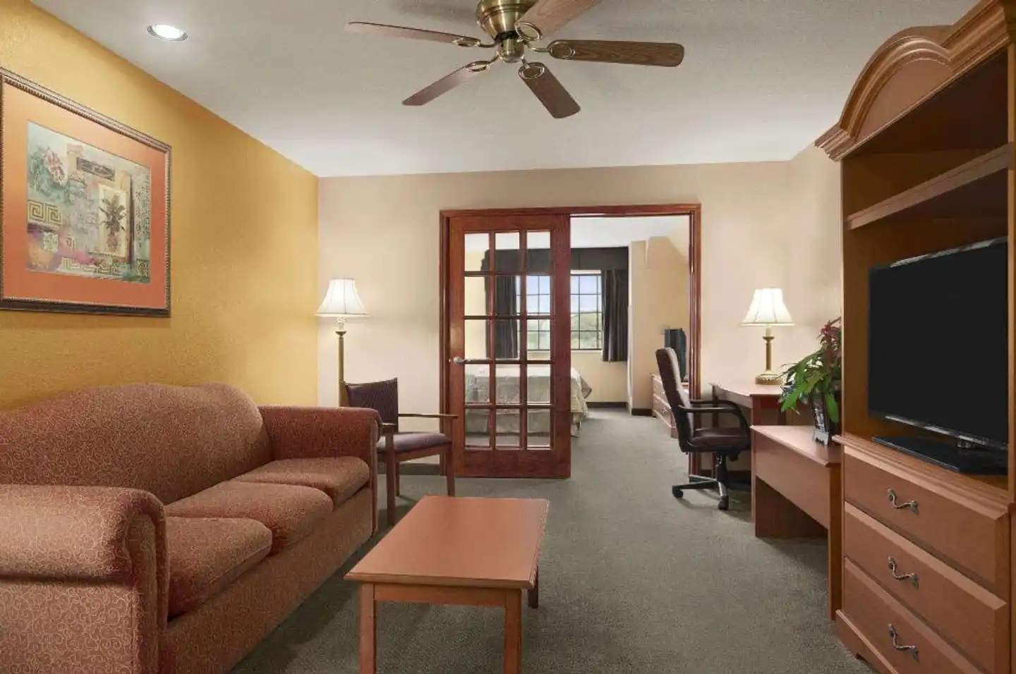 Days Inn & Suites by Wyndham San Antonio North Stone Oak Lobby