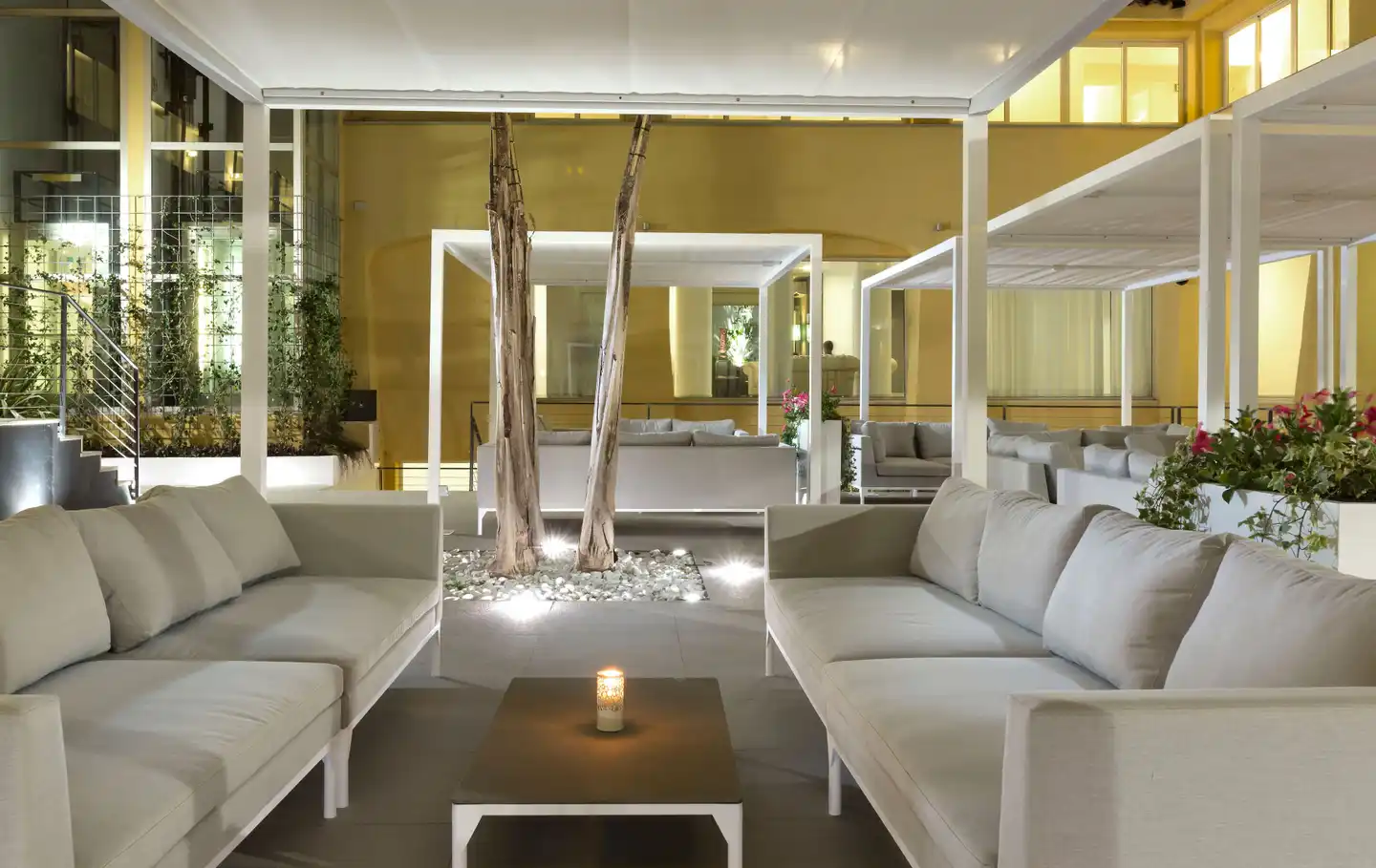 San Teodoro Lobby