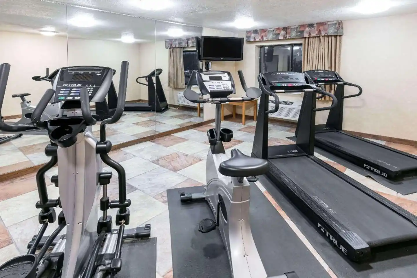 Baymont by Wyndham Arlington At Six Flags Dr Sport und Entertainment