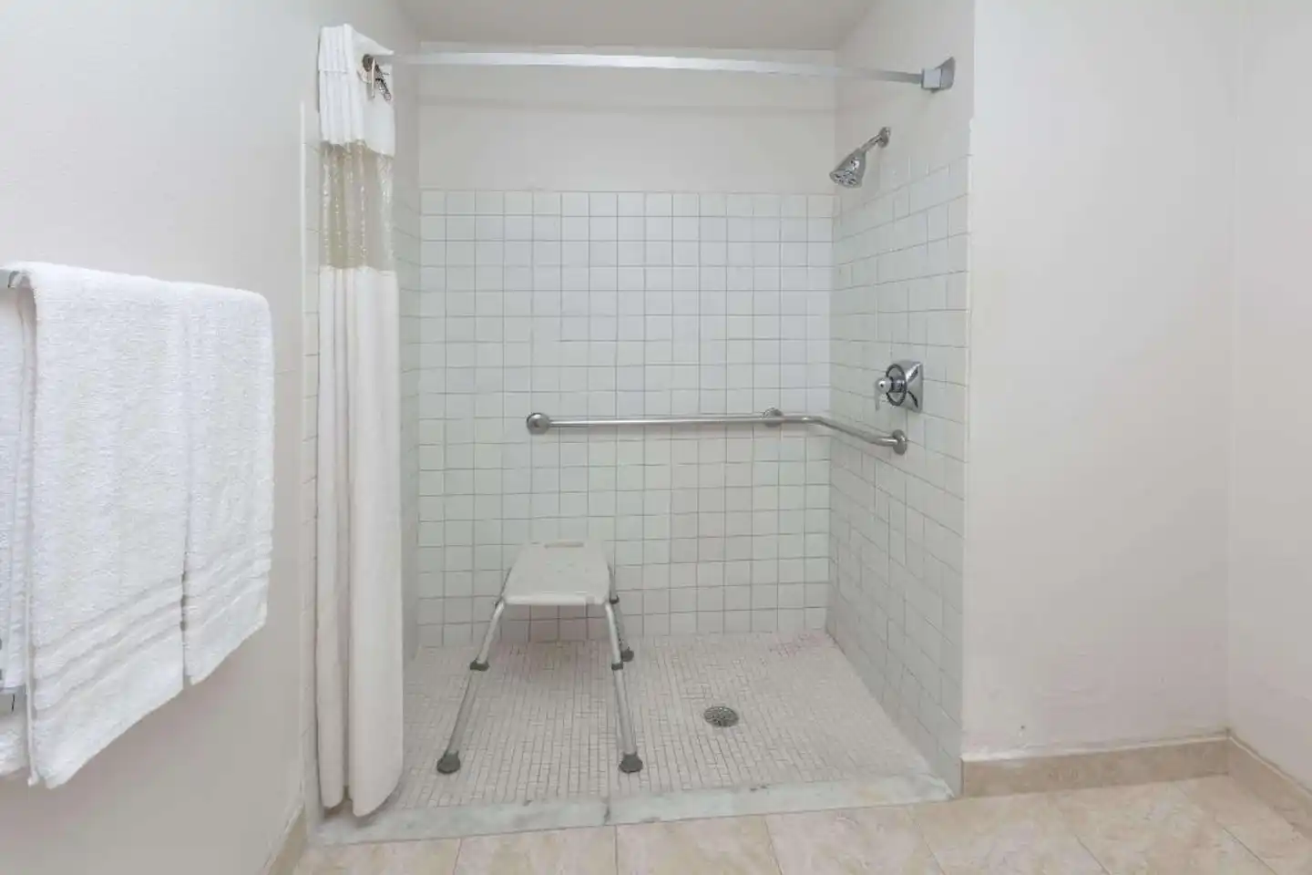 Baymont by Wyndham Arlington At Six Flags Dr Badezimmer
