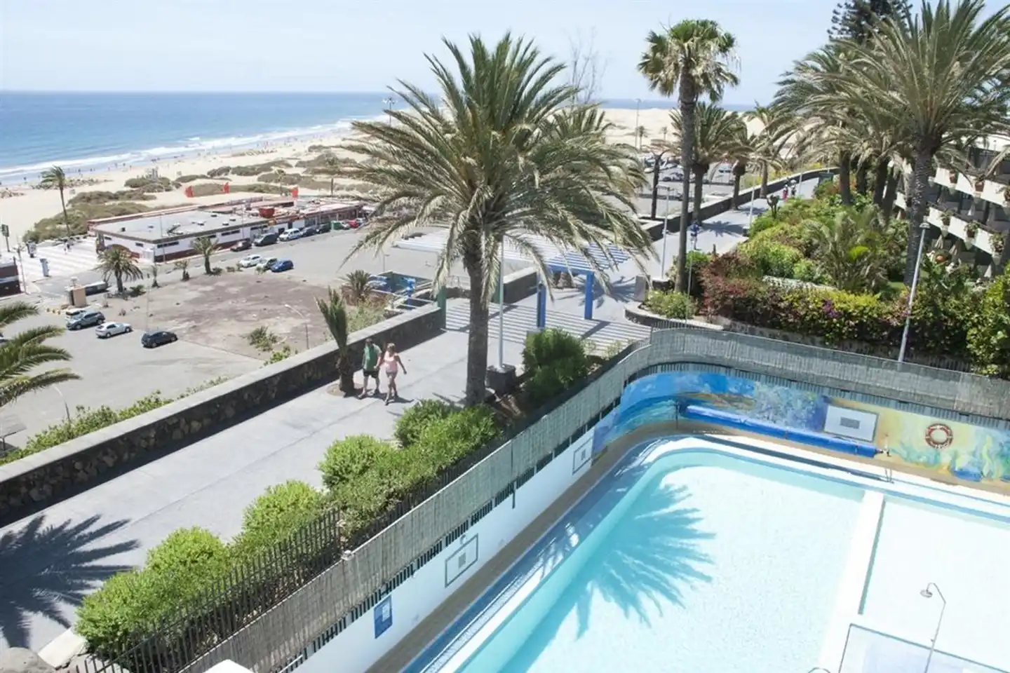 Apartamentos El Paseo Pool