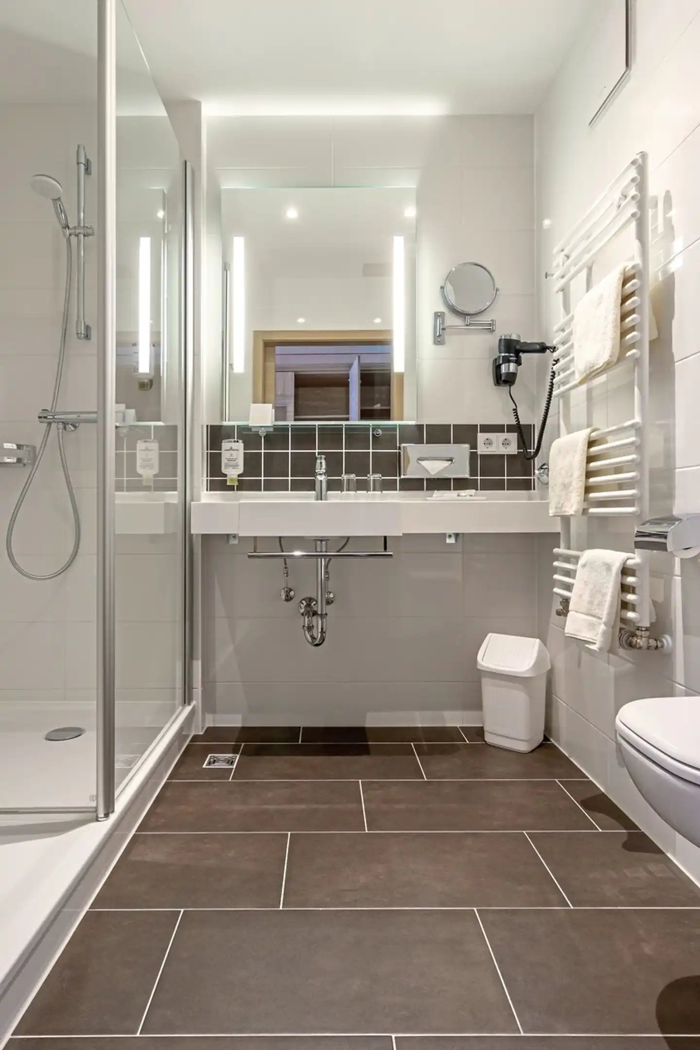 AMBER HOTEL Bavaria Bad Reichenhall Badezimmer
