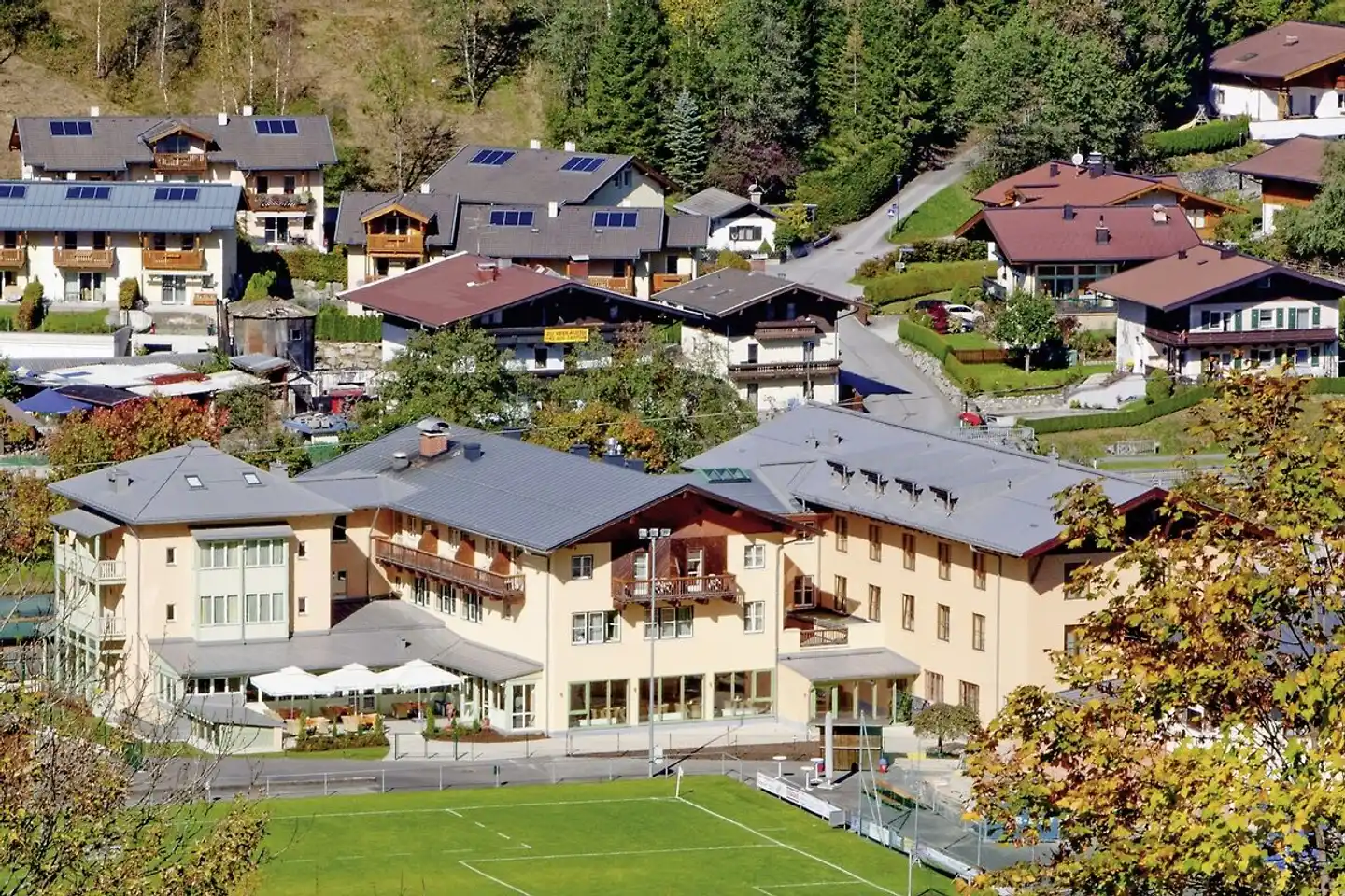 JUFA Hotel Kaprun Aussenansicht