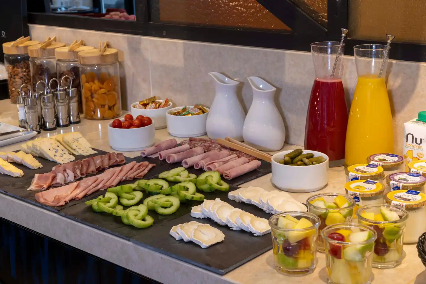 Le 12 Hotel Restaurant