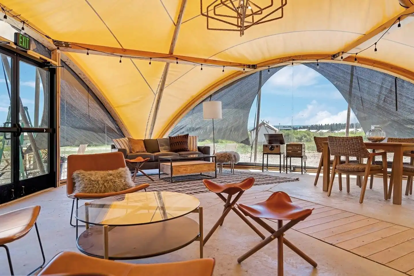 Under Canvas Yellowstone Terrasse