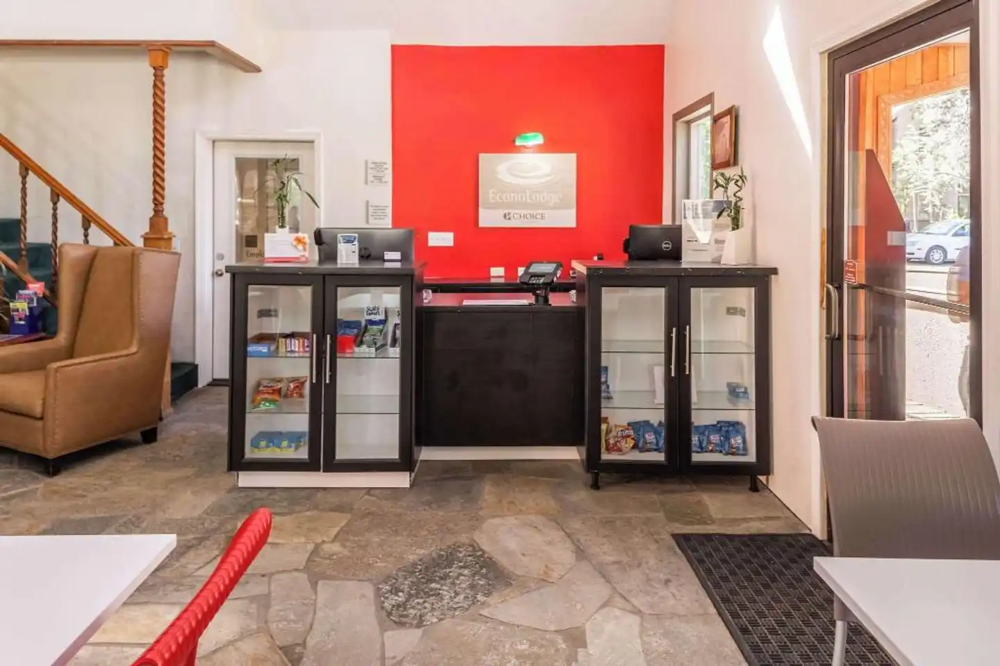 Econo Lodge Inn & Suites Lobby