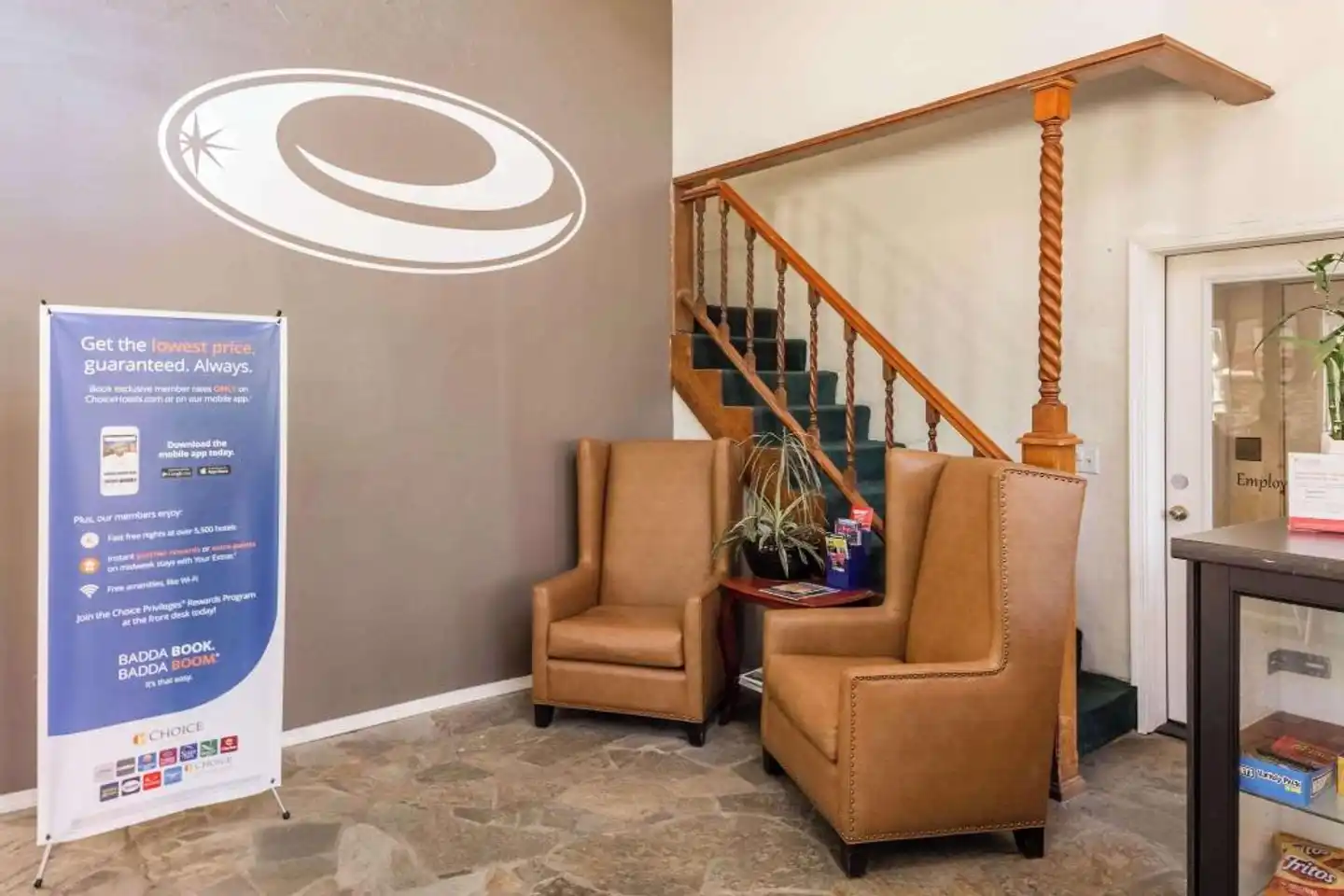 Econo Lodge Inn & Suites Lobby