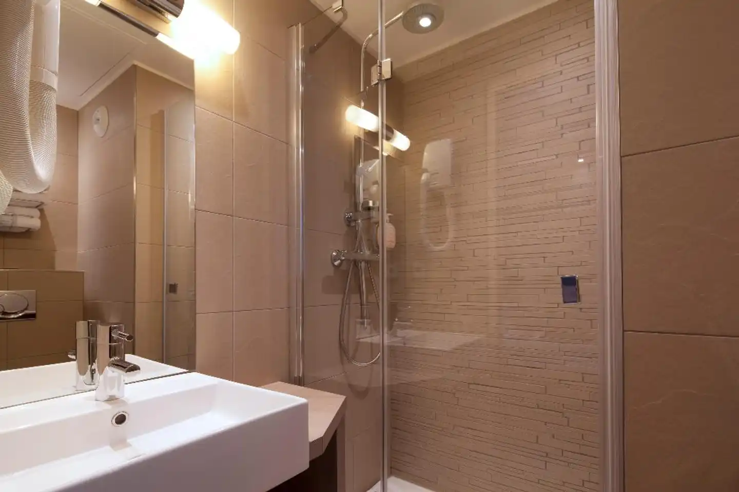 Hôtel Tourisme Avenue Badezimmer