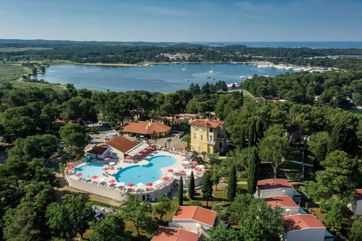 Apartments Bellevue Plava Laguna Aussenansicht