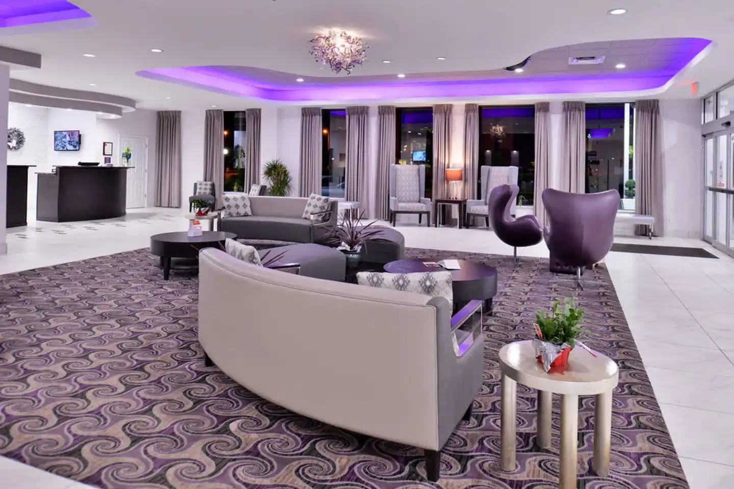Clarion Inn & Suites Across From Universal Orlando Resort Lobby