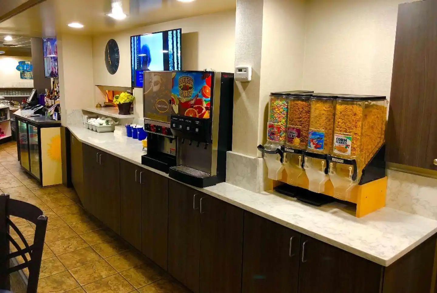 Wingate by Wyndham Detroit Metro Airport Lobby