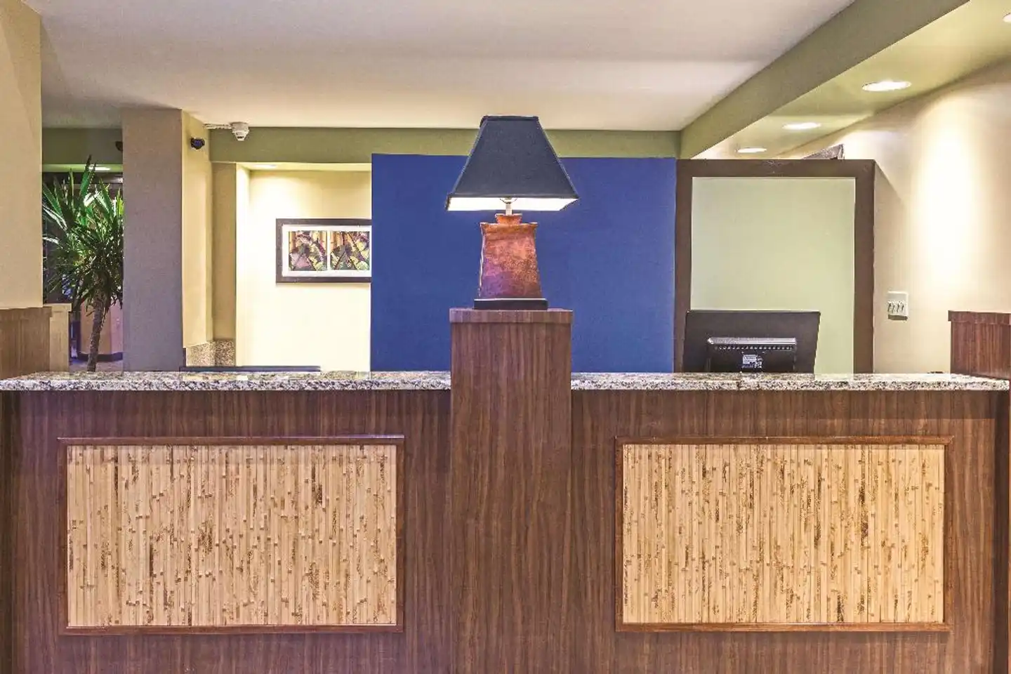 La Quinta Inn & Suites Cocoa Beach Oceanfront Lobby
