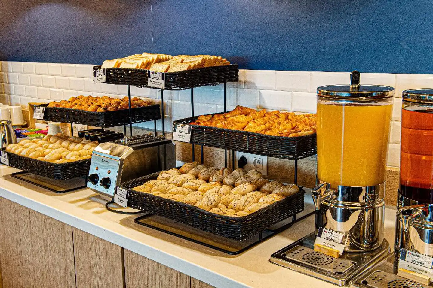 Holiday Inn Express Paris-Canal De La Villette Restaurant