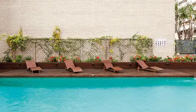 Hotel Ilunion Valencia 3 Pool
