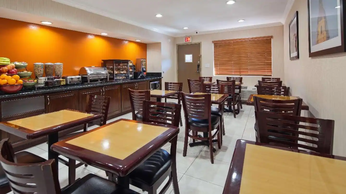 Best Western Pasadena Inn Bar