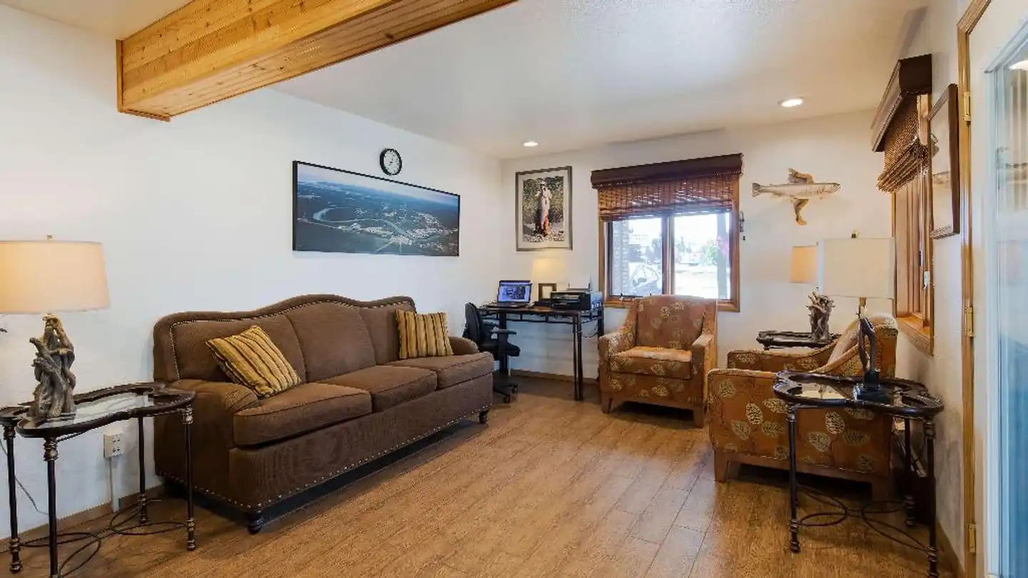 Best Western King Salmon Motel Lobby
