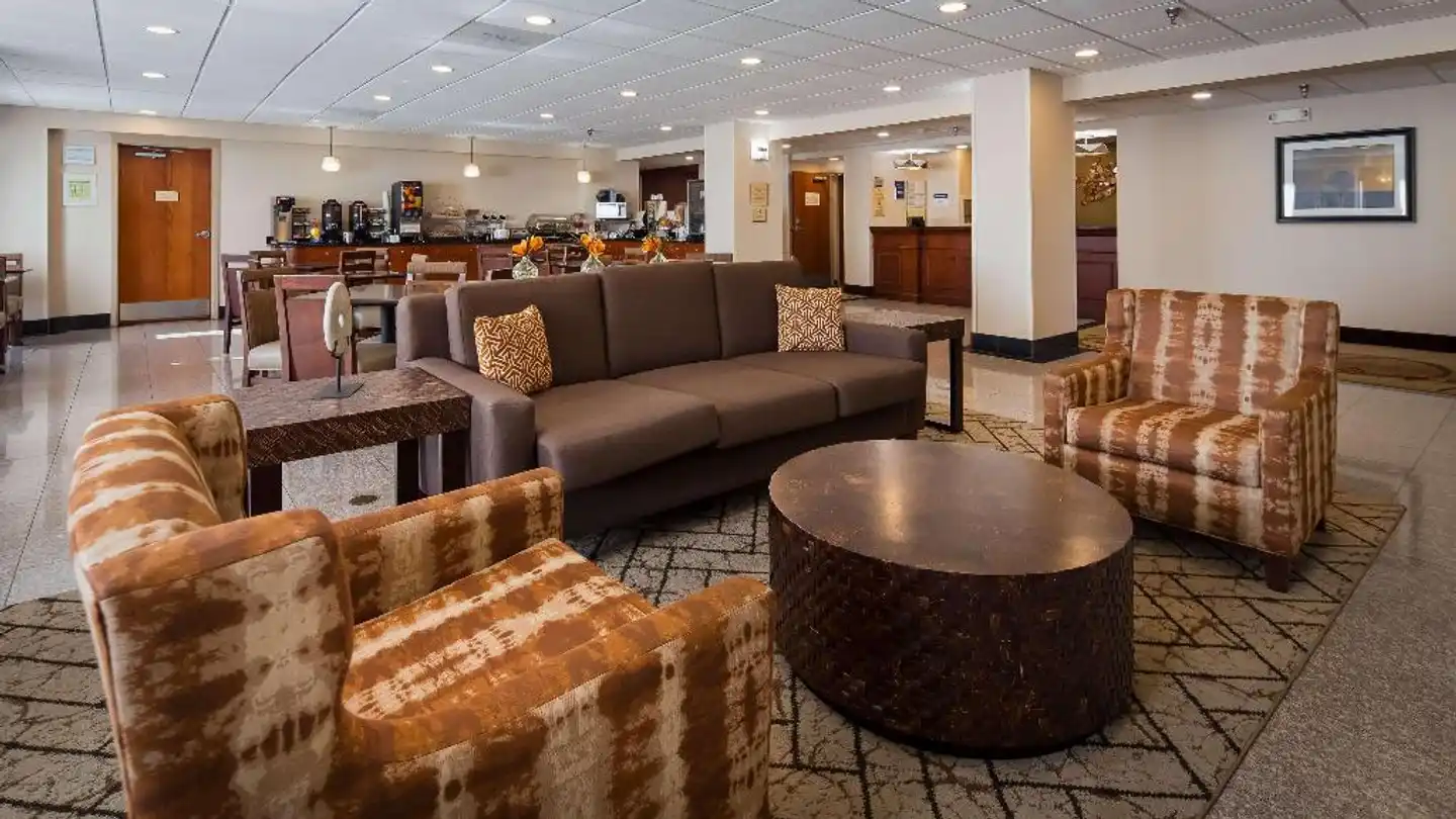 Best Western Plus Belle Meade Inn & Suites Lobby