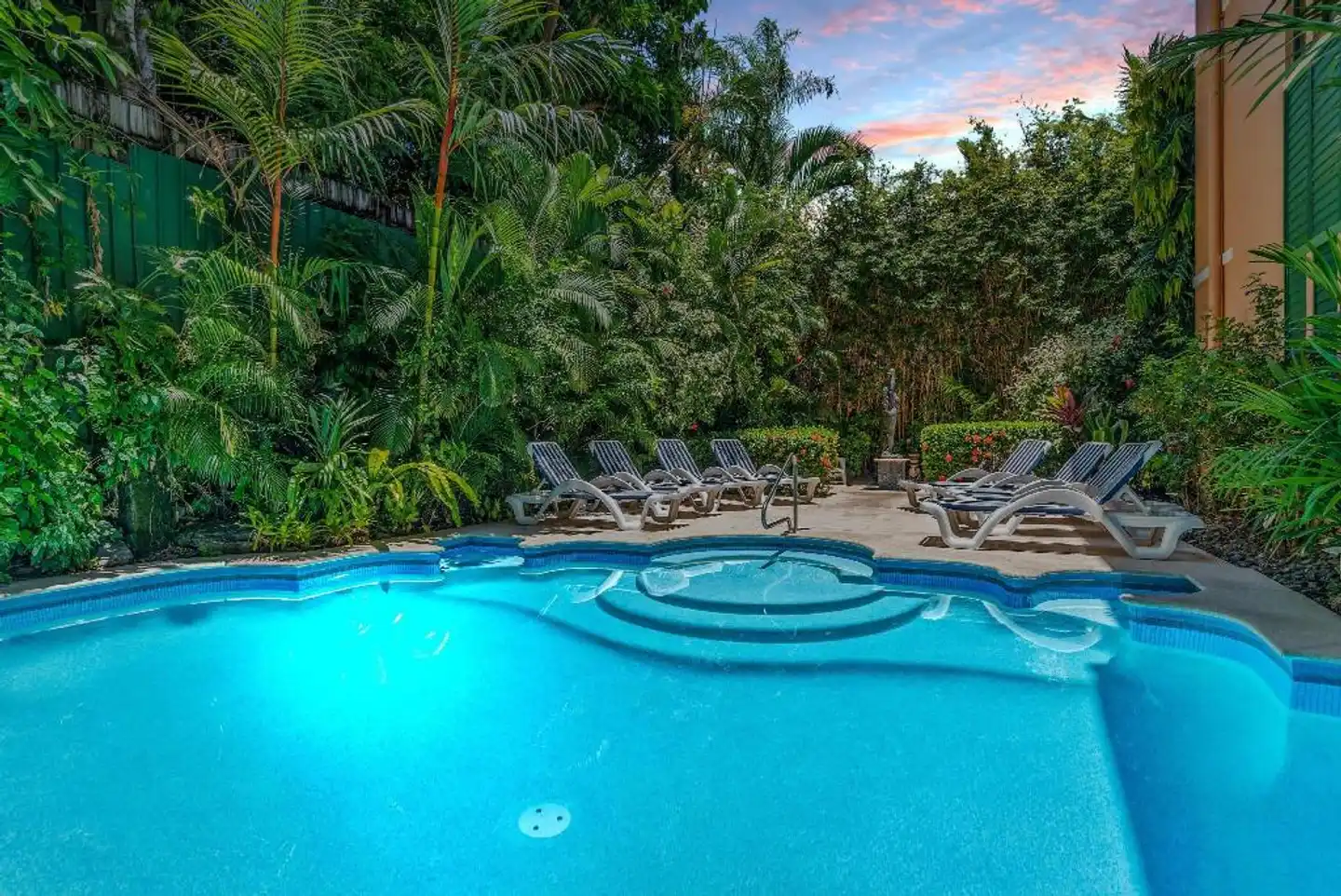 Martinique On Macrossan Pool