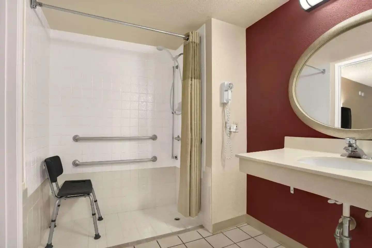 Days Inn by Wyndham Buena Park Badezimmer
