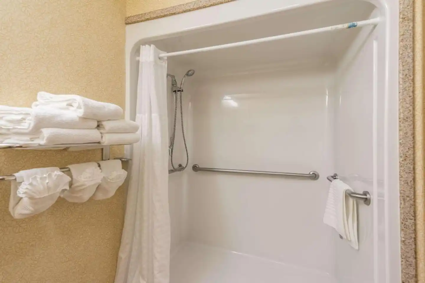 Comfort Inn & Suites Badezimmer