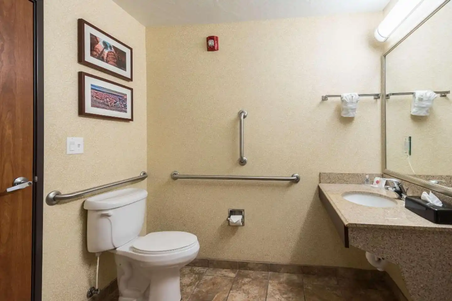 Comfort Inn & Suites Badezimmer