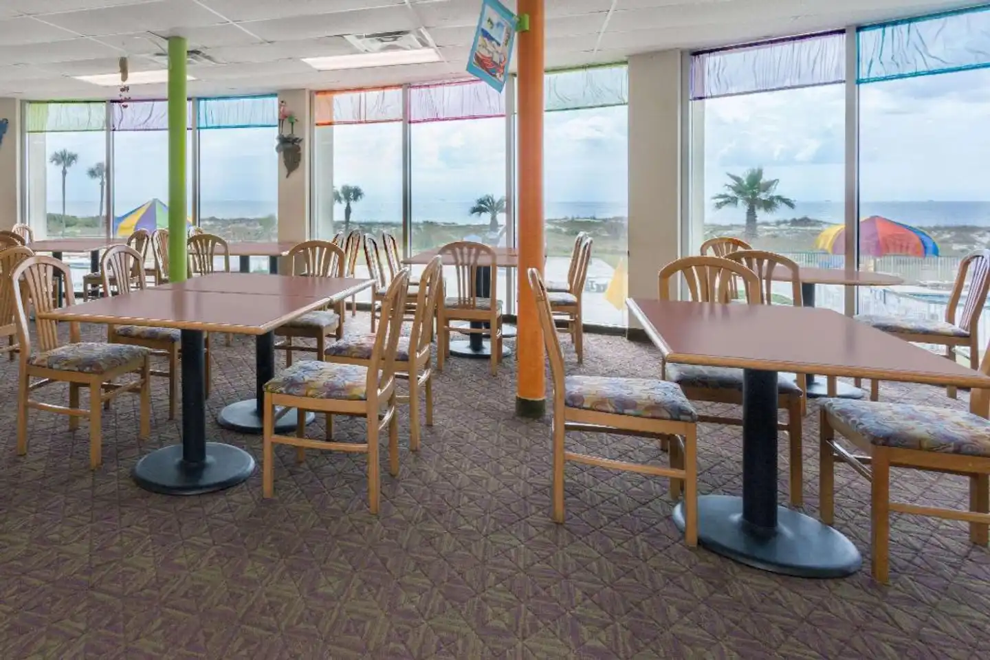 Days Inn & Suites by Wyndham Jekyll Island Lobby