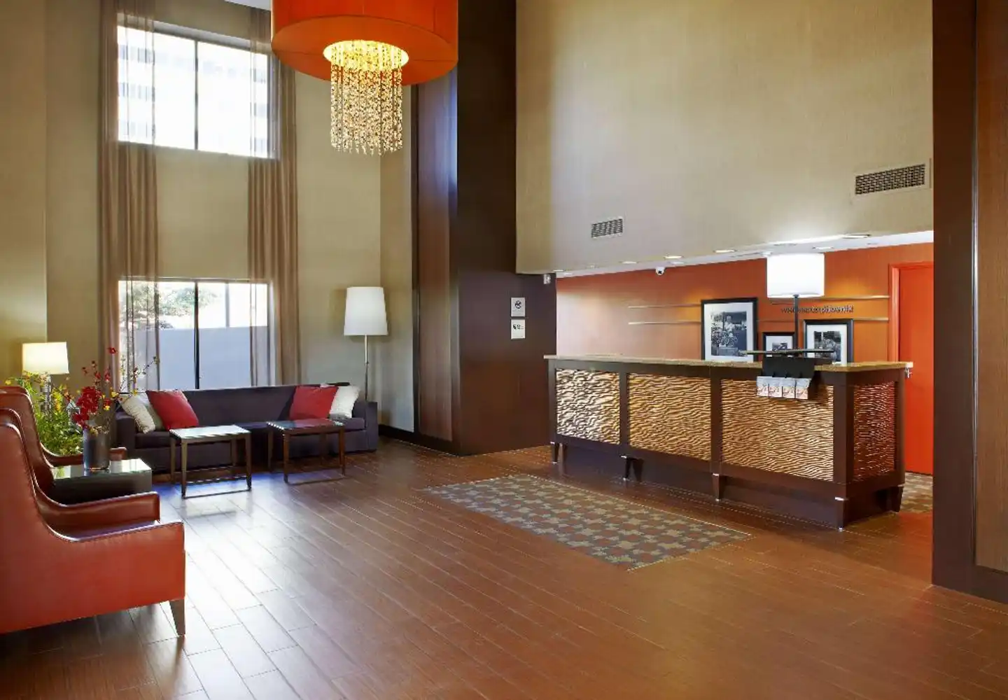 Hampton Inn Phoenix-Biltmore Lobby