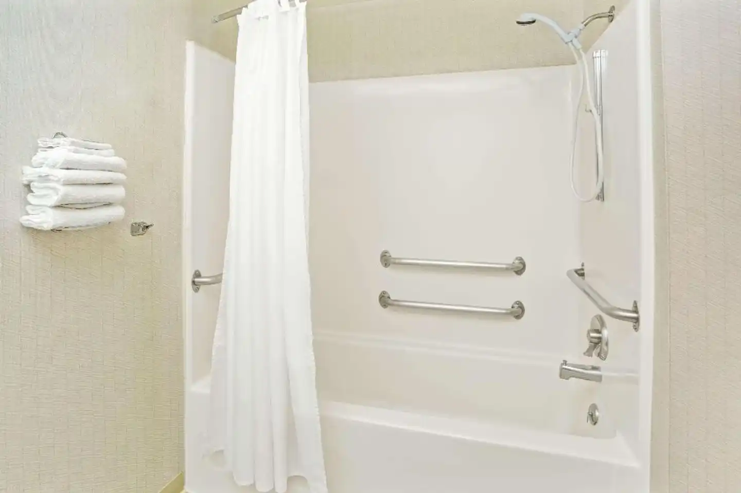 Microtel Inn & Suites by Wyndham Raleigh Durham Airport Badezimmer