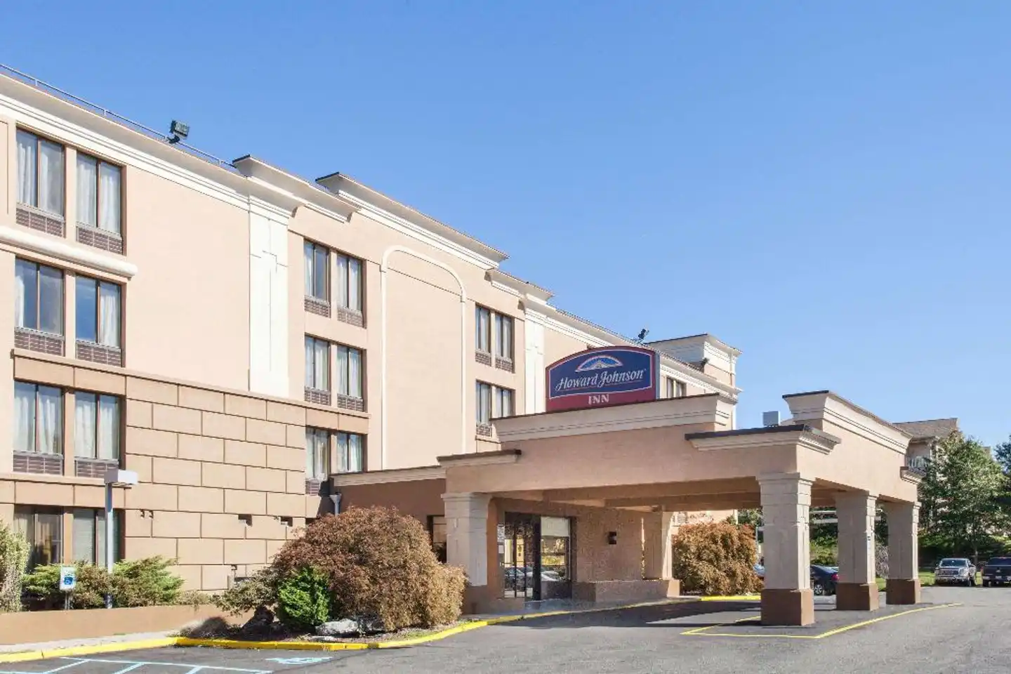 Howard Johnson by Wyndham Suffern Aussenansicht