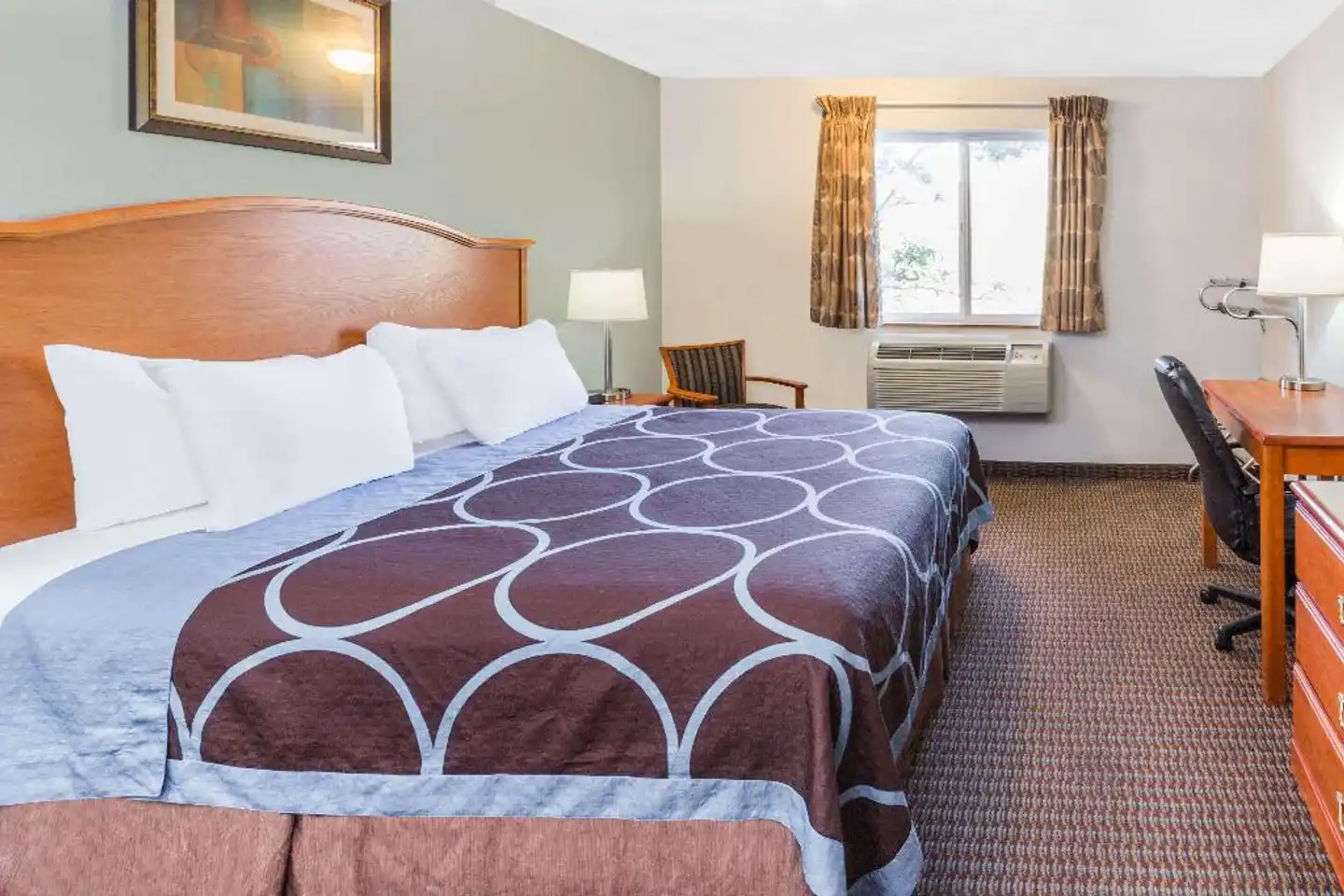 Super 8 by Wyndham Roseburg Wohnbeispiel