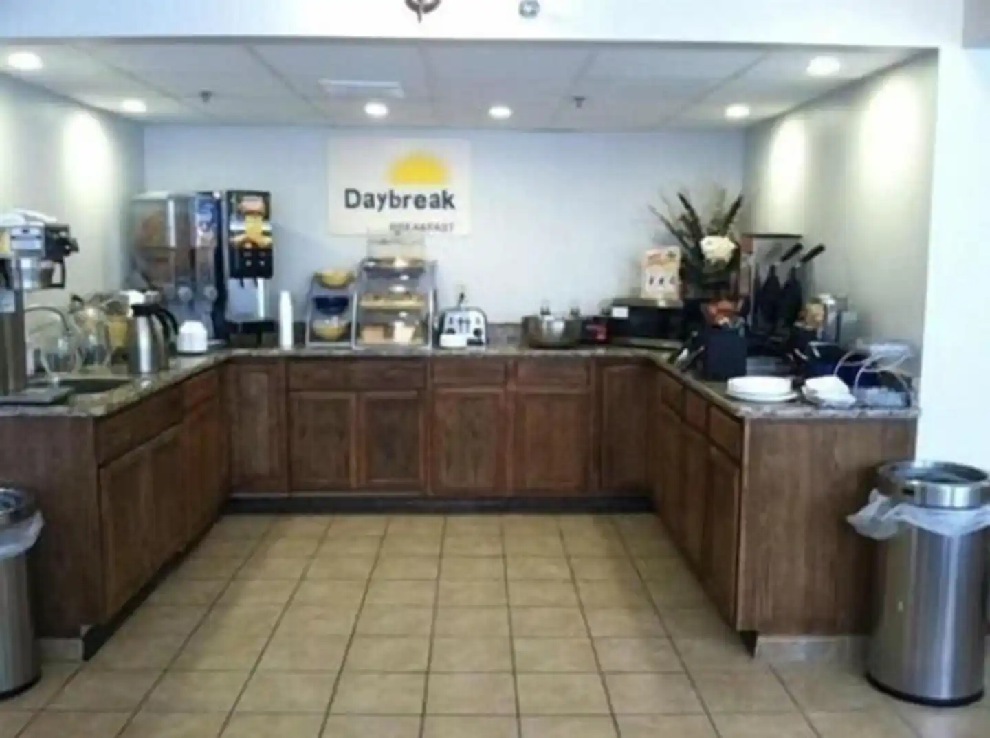 Days Inn by Wyndham Syracuse Lobby