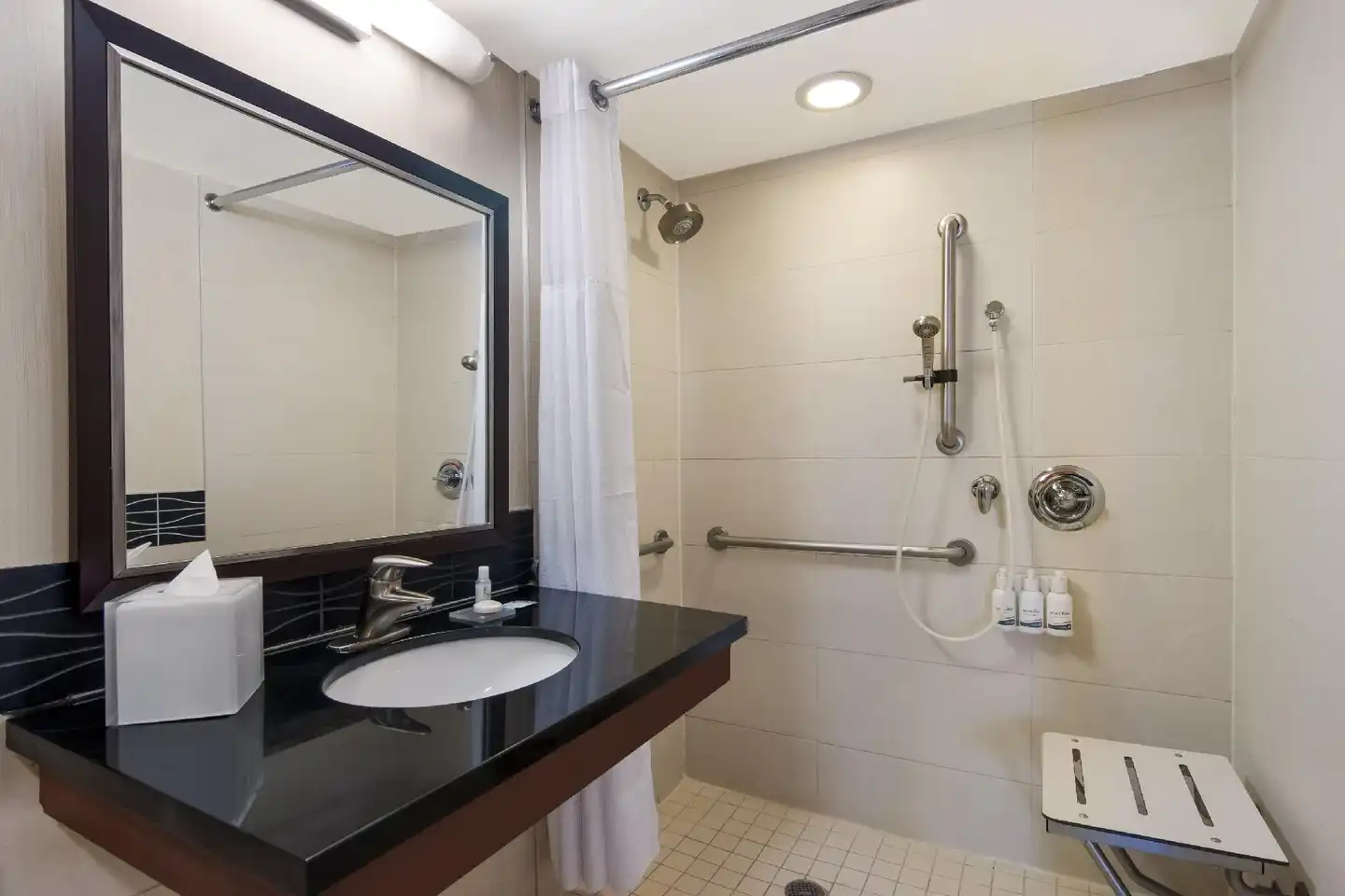 Sonesta ES Suites Chicago Downtown Magnificent Mile - Medical Badezimmer