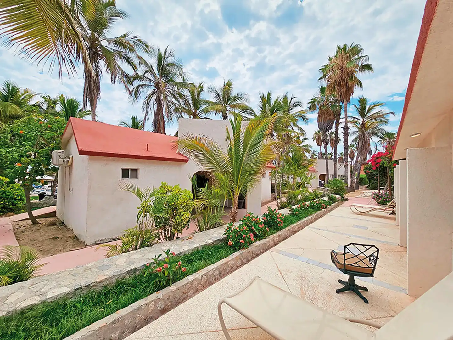 Buena Vista Oceanfront & Hot Springs Resort Aussenansicht