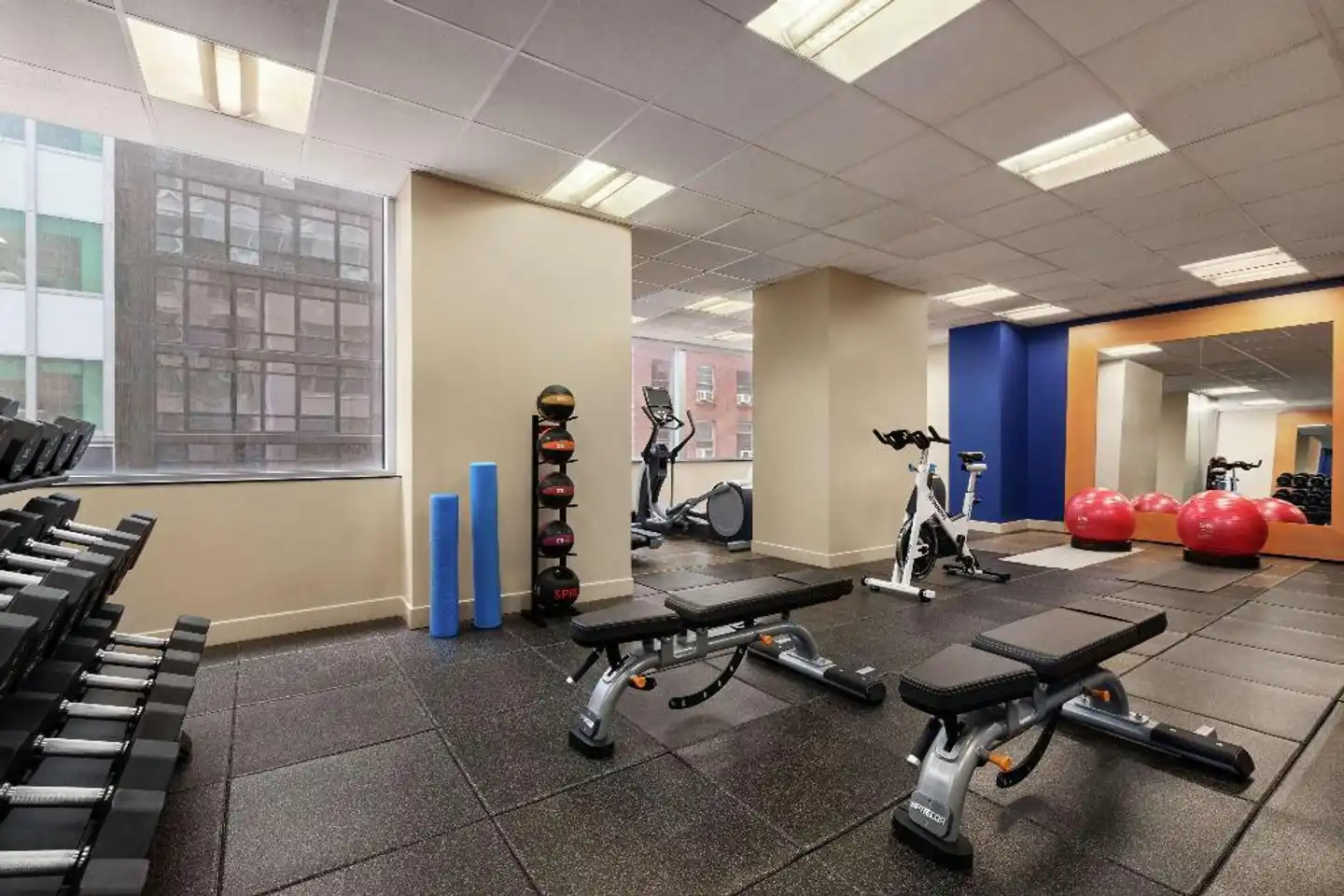 DoubleTree by Hilton New York Downtown Sport und Entertainment