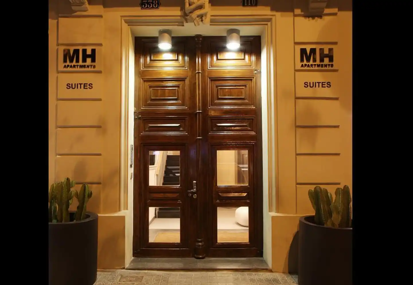 MH Apartments Suites Lobby