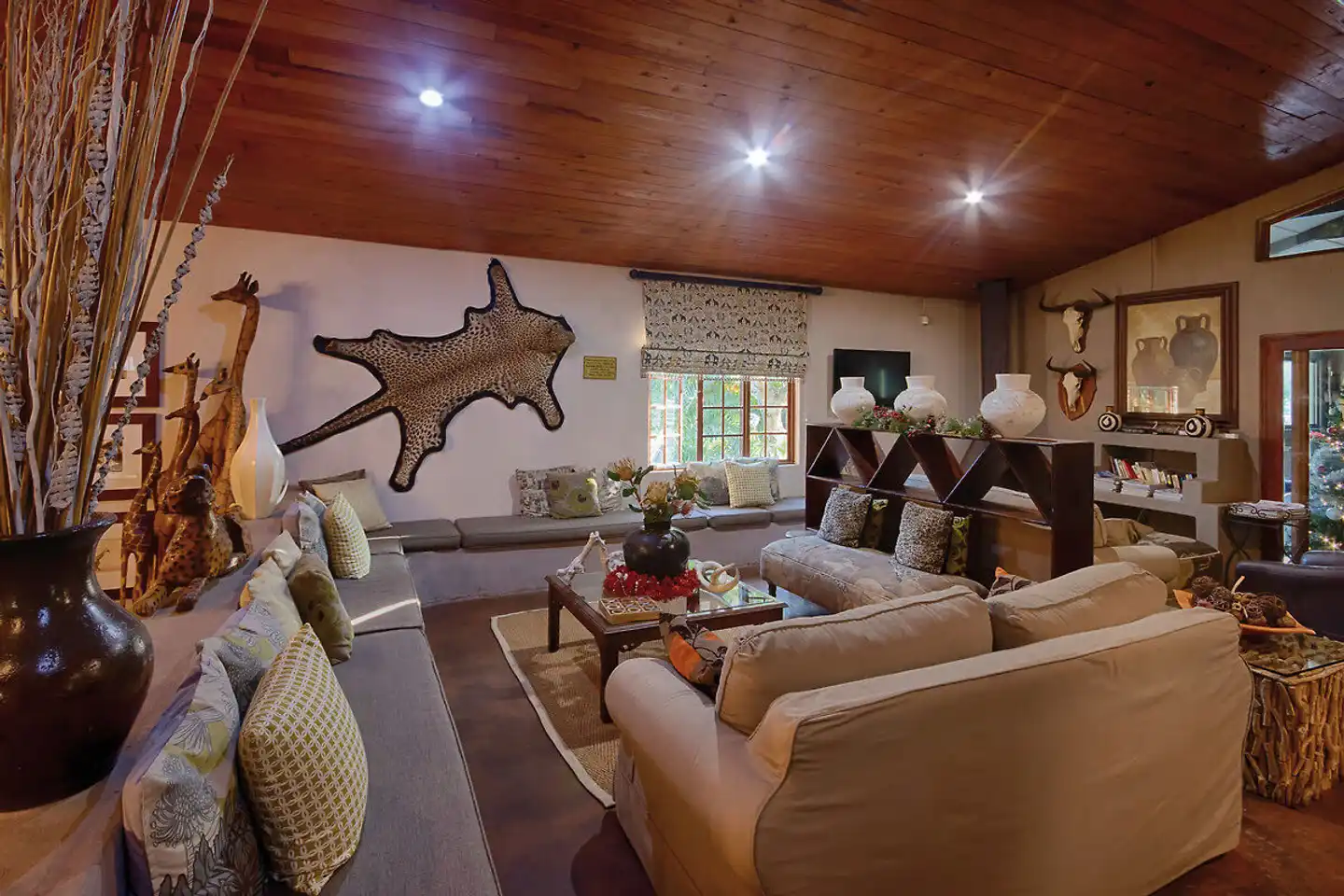 Emdoneni Lodge Lobby