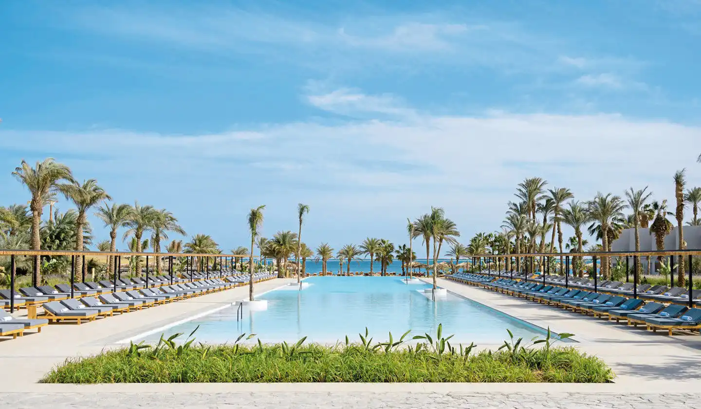 Serry Beach Resort Pool