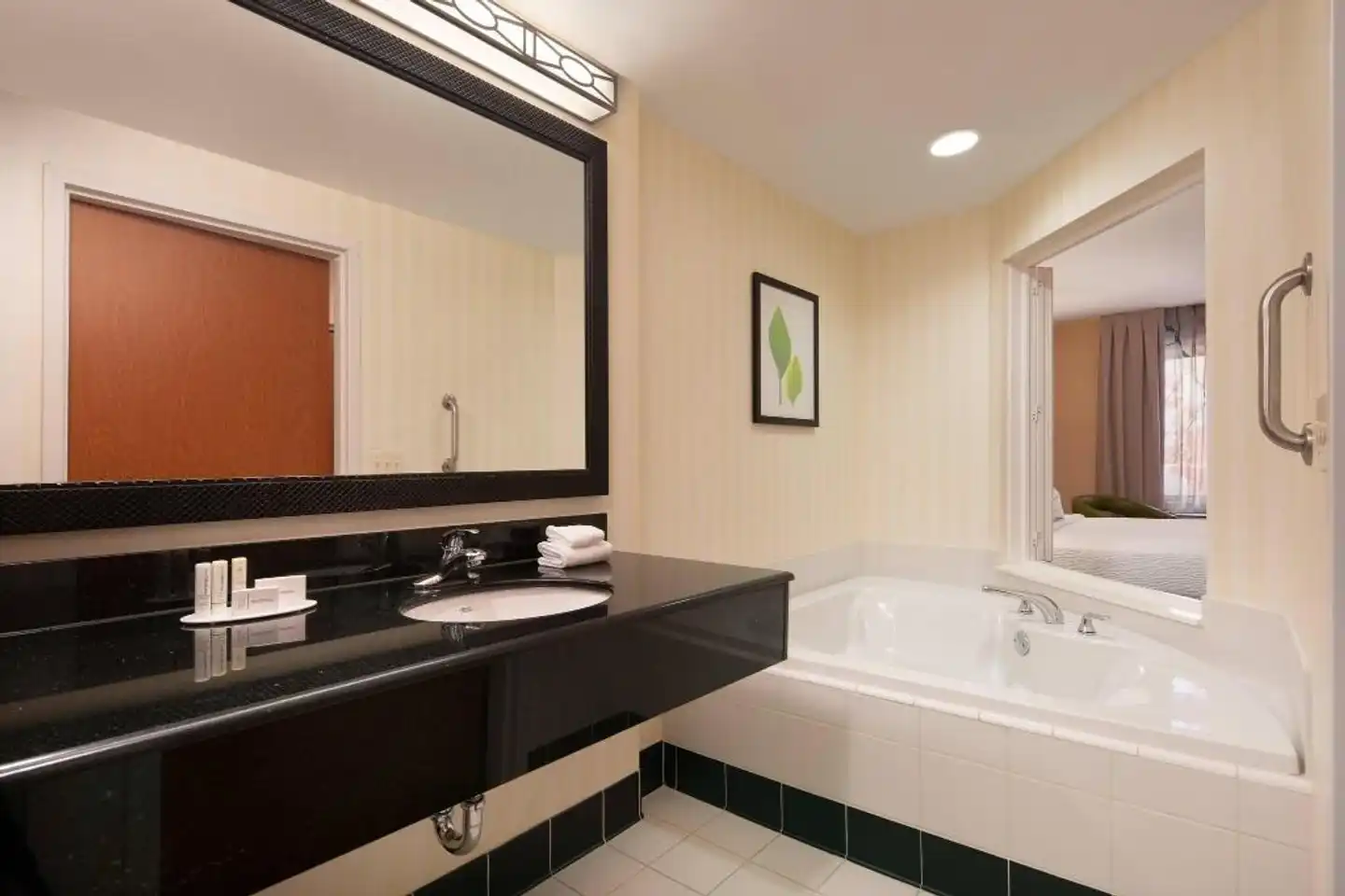 Fairfield Inn & Suites by Marriott Redding Badezimmer