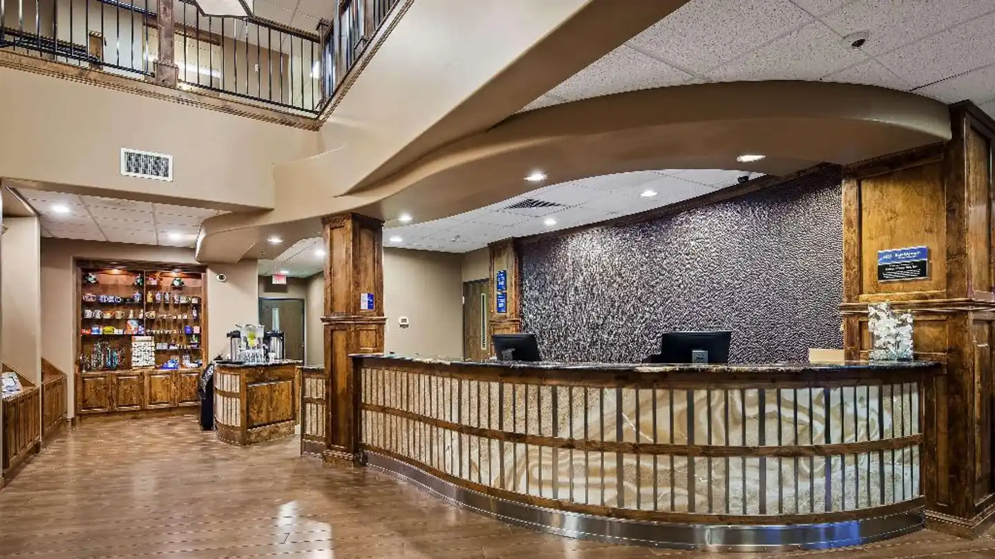 Best Western Premier Ivy Inn & Suites Lobby