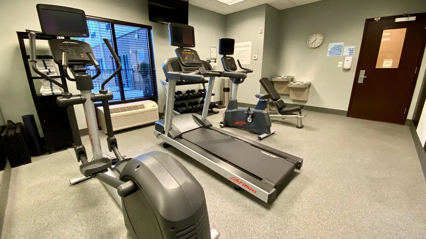 Holiday Inn Express & Suites Orlando East-UCF Area Sport und Entertainment