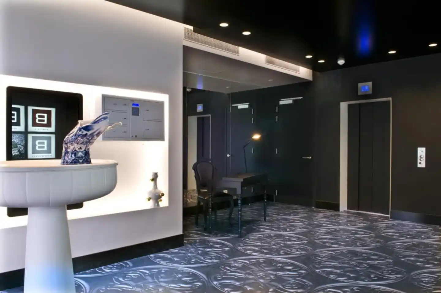 B-aparthotel Regent Lobby