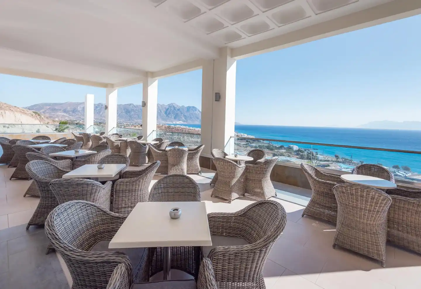 Grand Blue Beach Hotel Terrasse