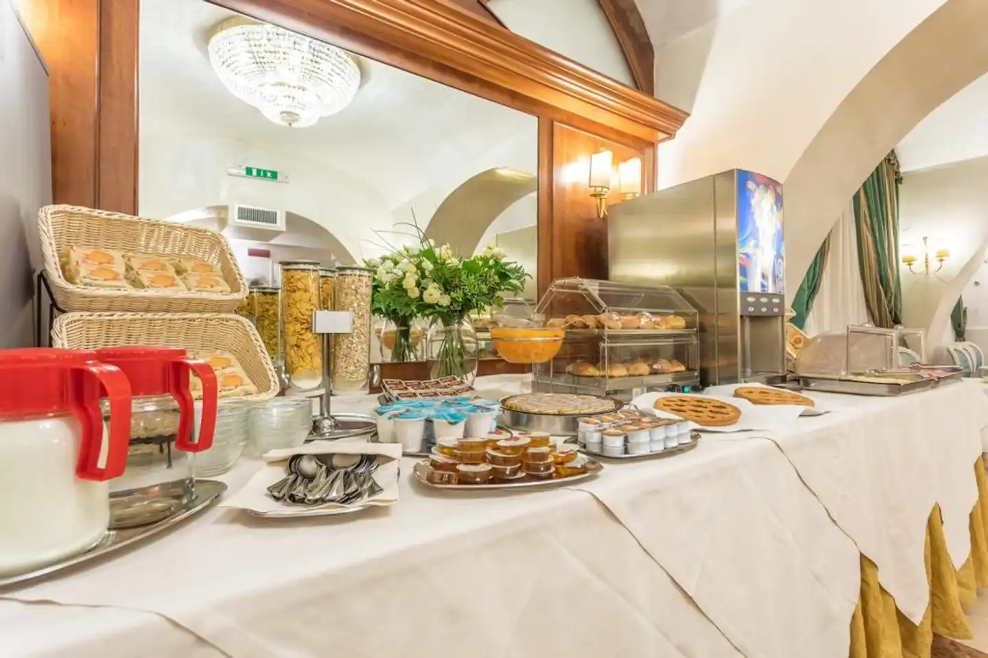 Raeli Hotel Floridia Lobby
