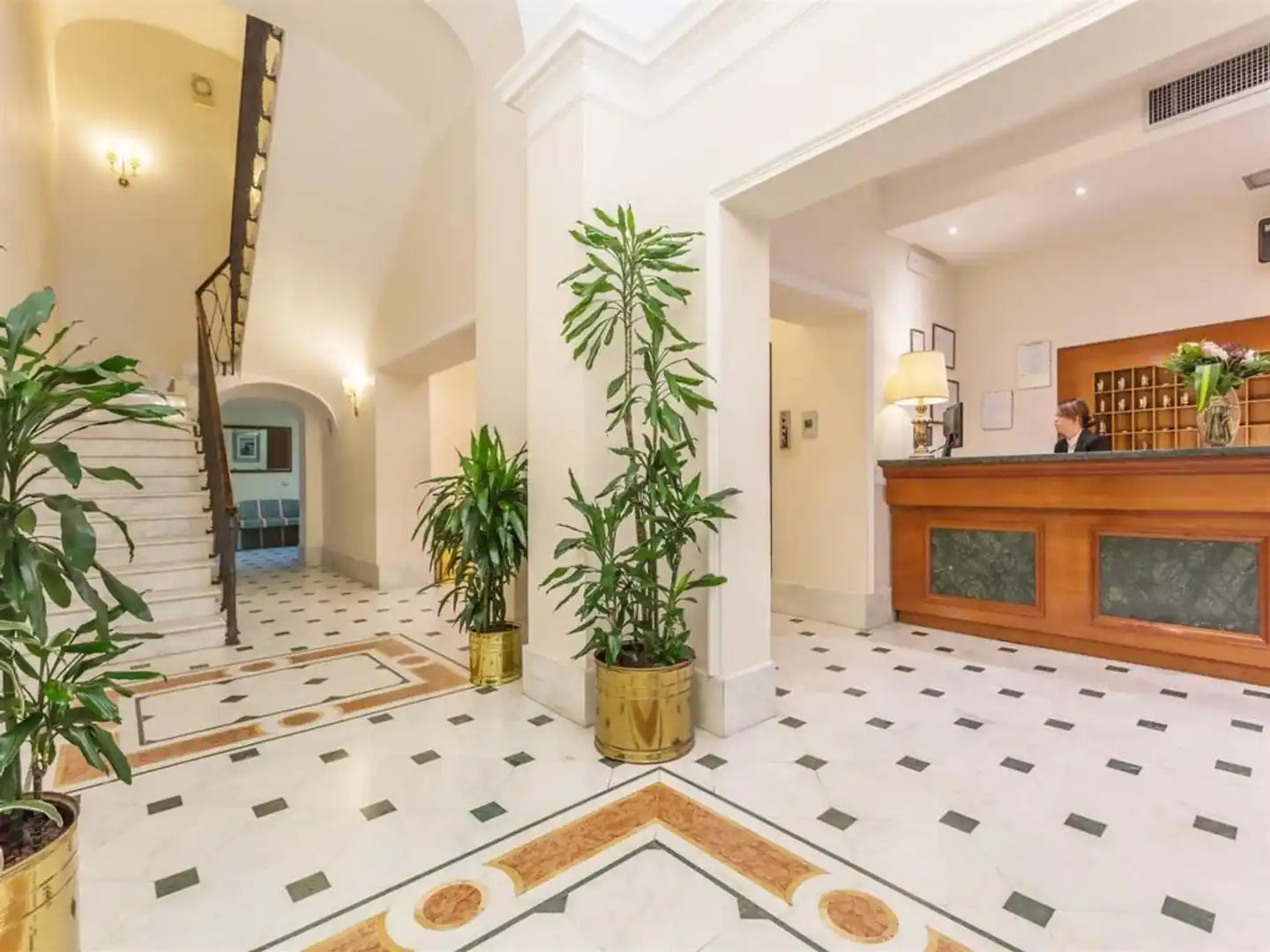 Raeli Hotel Floridia Lobby